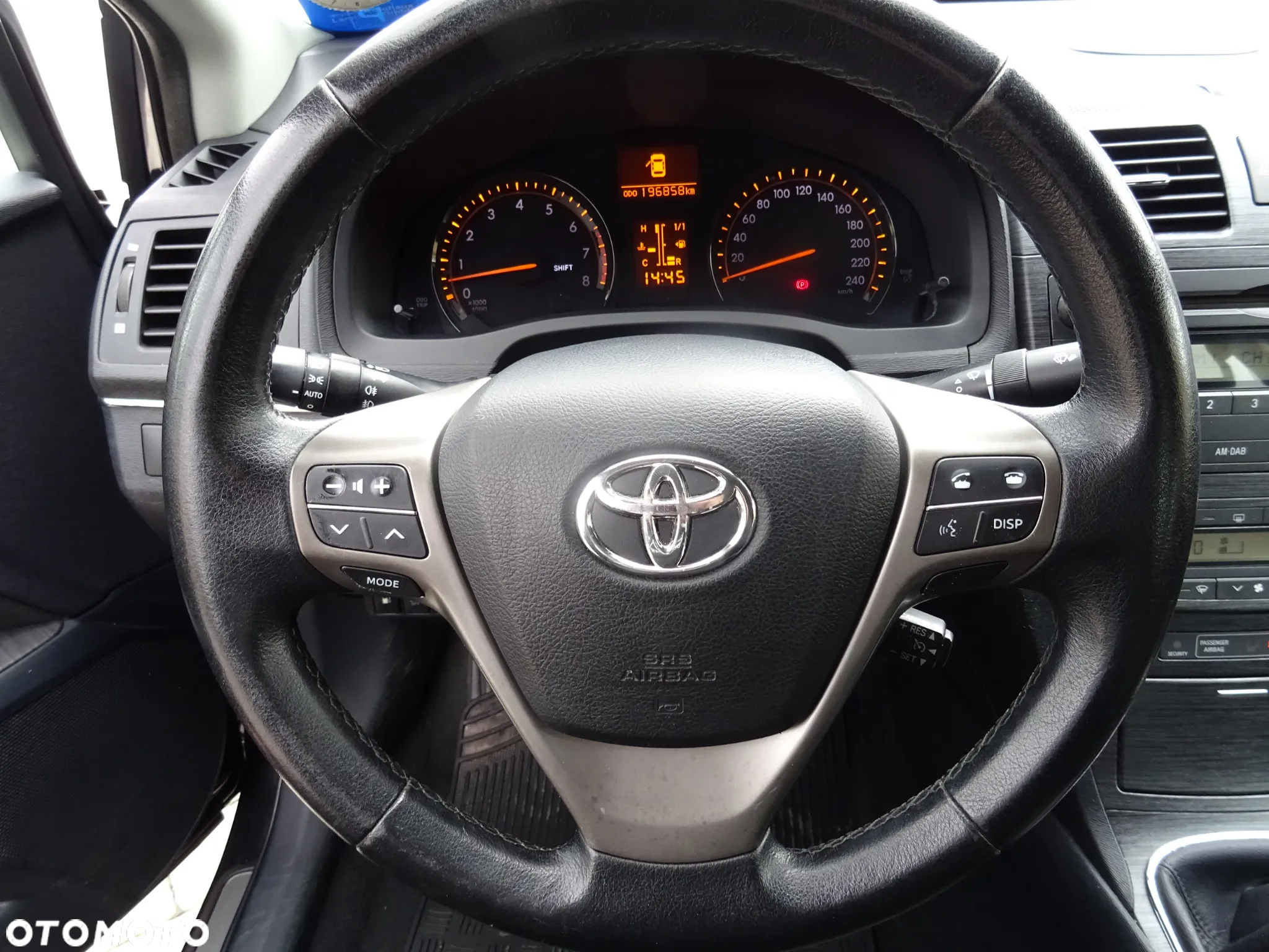 Toyota Avensis 1.8 Premium - 18