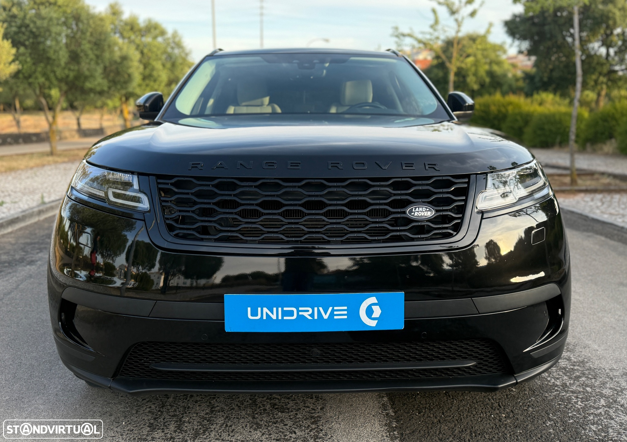 Land Rover Range Rover Velar 3.0 D R-Dynamic S - 4