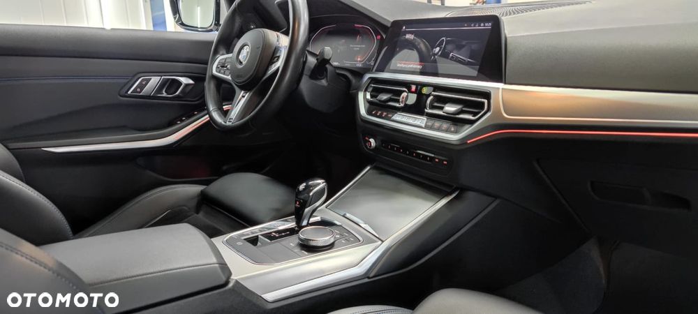 BMW Seria 3 320d xDrive M Sport - 6