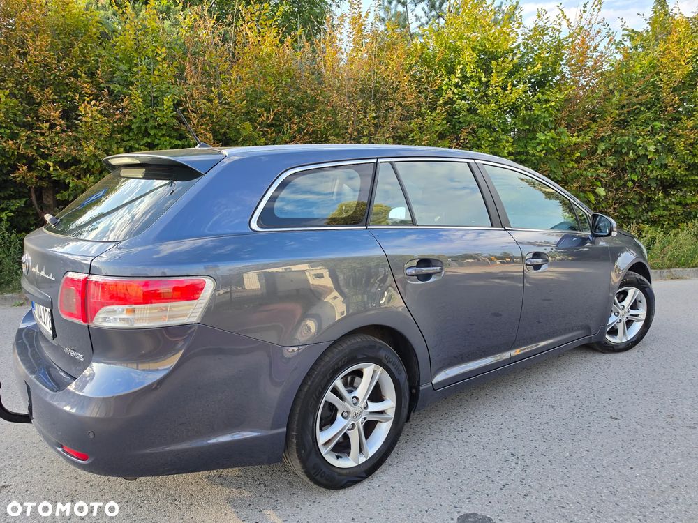 Toyota Avensis 1.8 Comfort - 11
