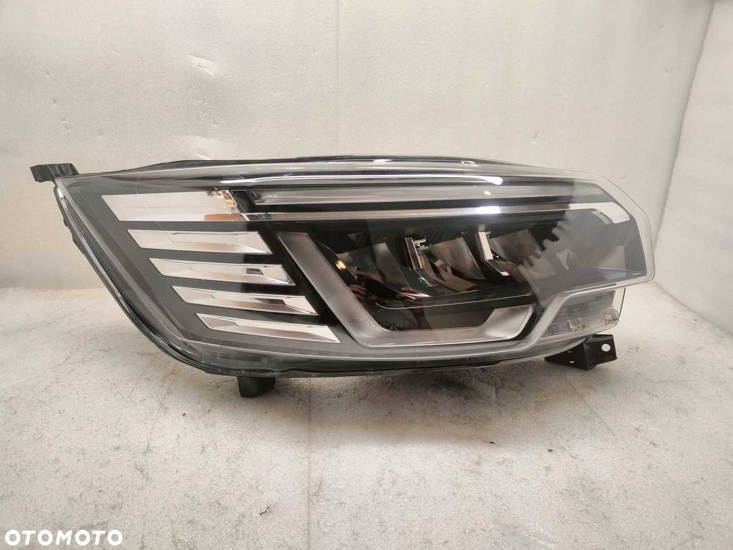 Renault Trafic IV 2022 Przód strona prawa FULL LED 260102899R - 1