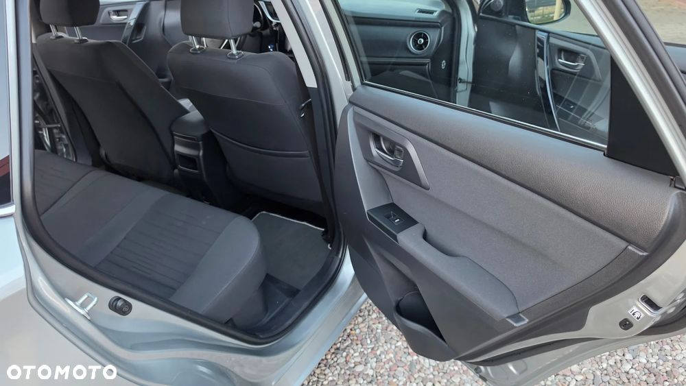 Toyota Auris Hybrid 135 Premium - 16