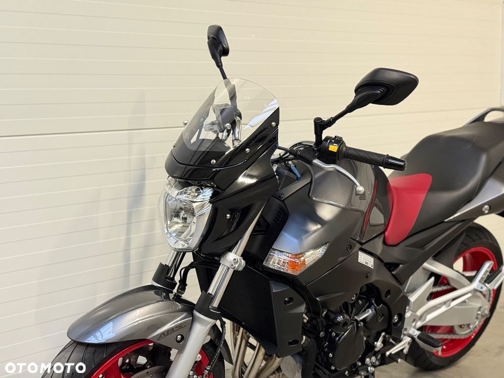 Suzuki GSR - 22