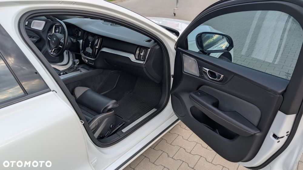 Volvo S60 T6 AWD R-Design - 16