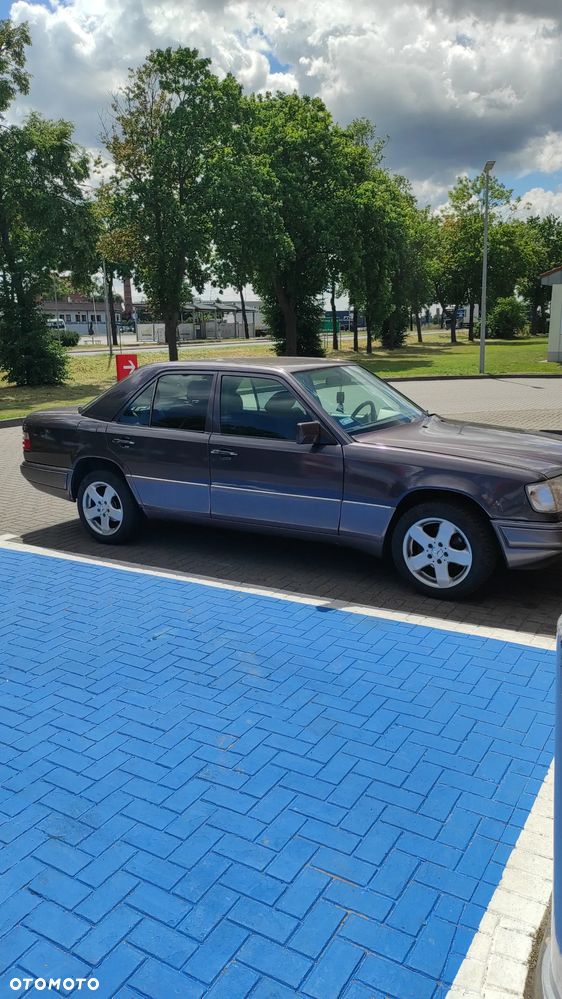 Mercedes-Benz Klasa E 200 - 1