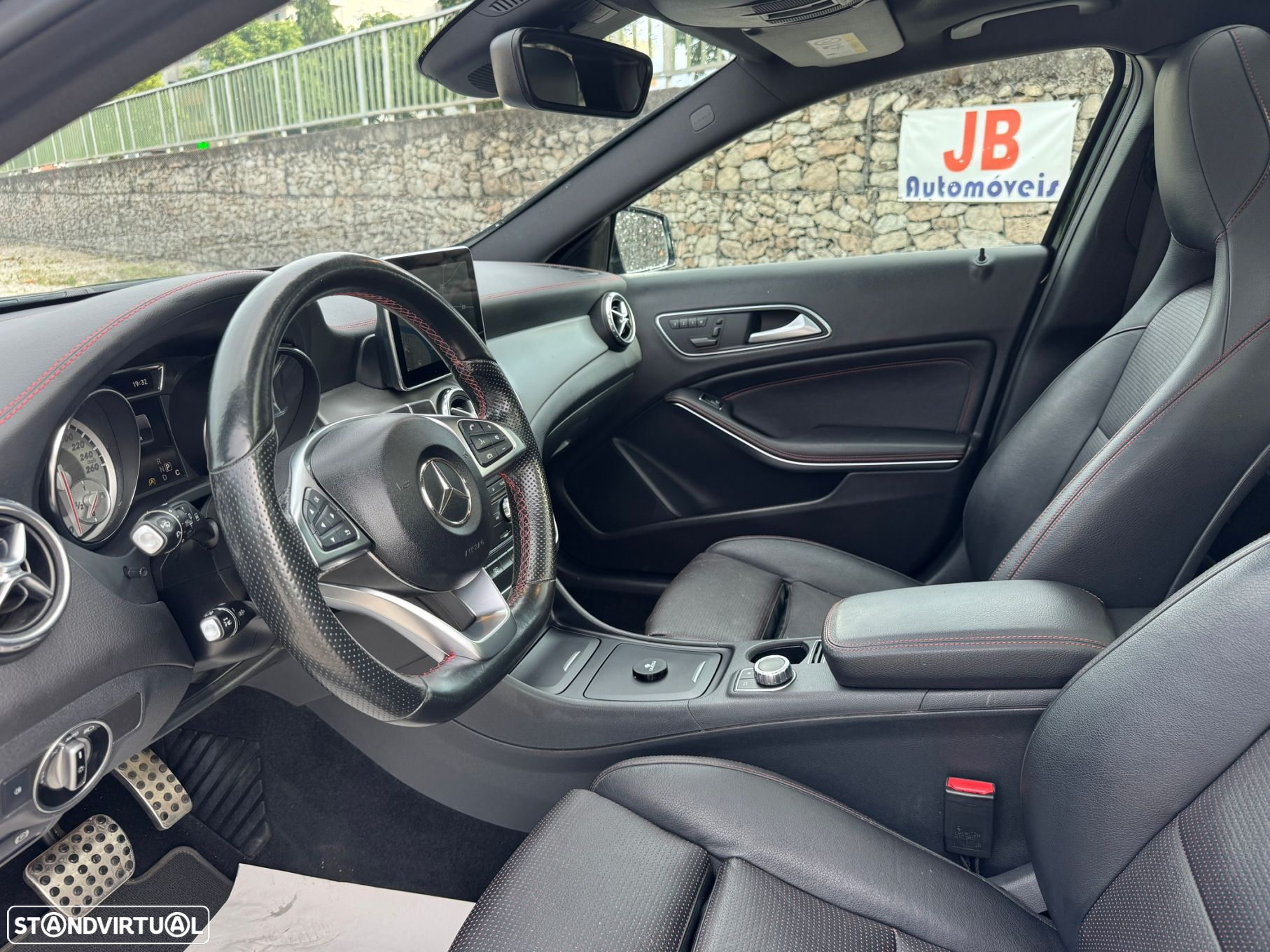 Mercedes-Benz GLA 200 - 8