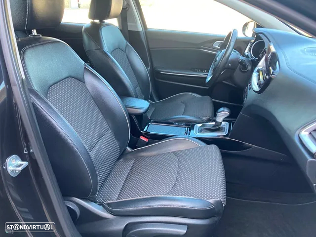 Kia XCeed 1.6 GDi PHEV Tech - 32