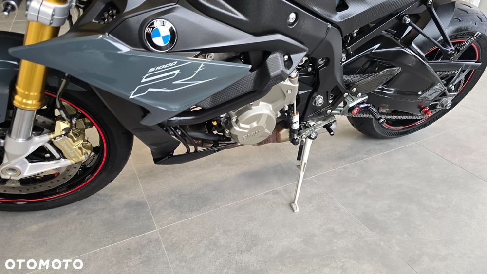 BMW S - 8