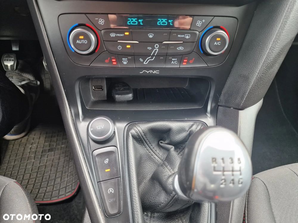 Ford Focus 1.0 EcoBoost Start-Stopp-System ST-LINE STYLE - 24