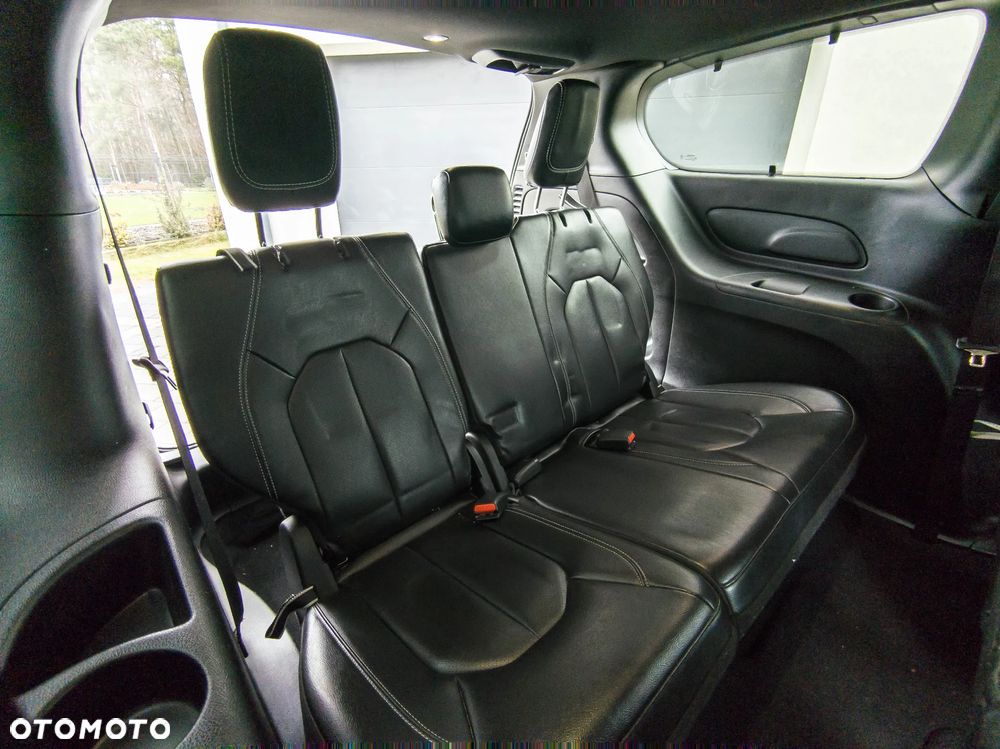 Chrysler Pacifica - 38