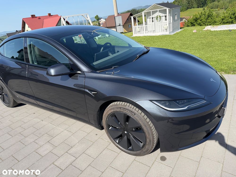 Tesla Model 3 - 3