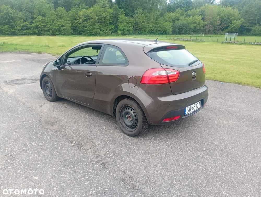Kia Rio - 12