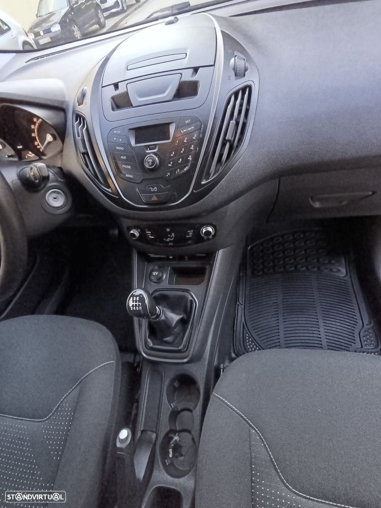 Ford Transit Courier - 16