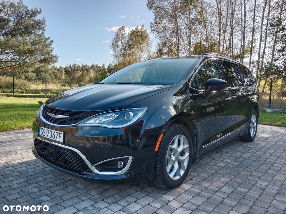 Chrysler Pacifica - 2