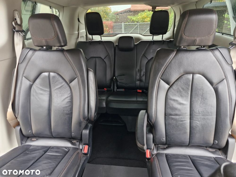 Chrysler Pacifica - 15