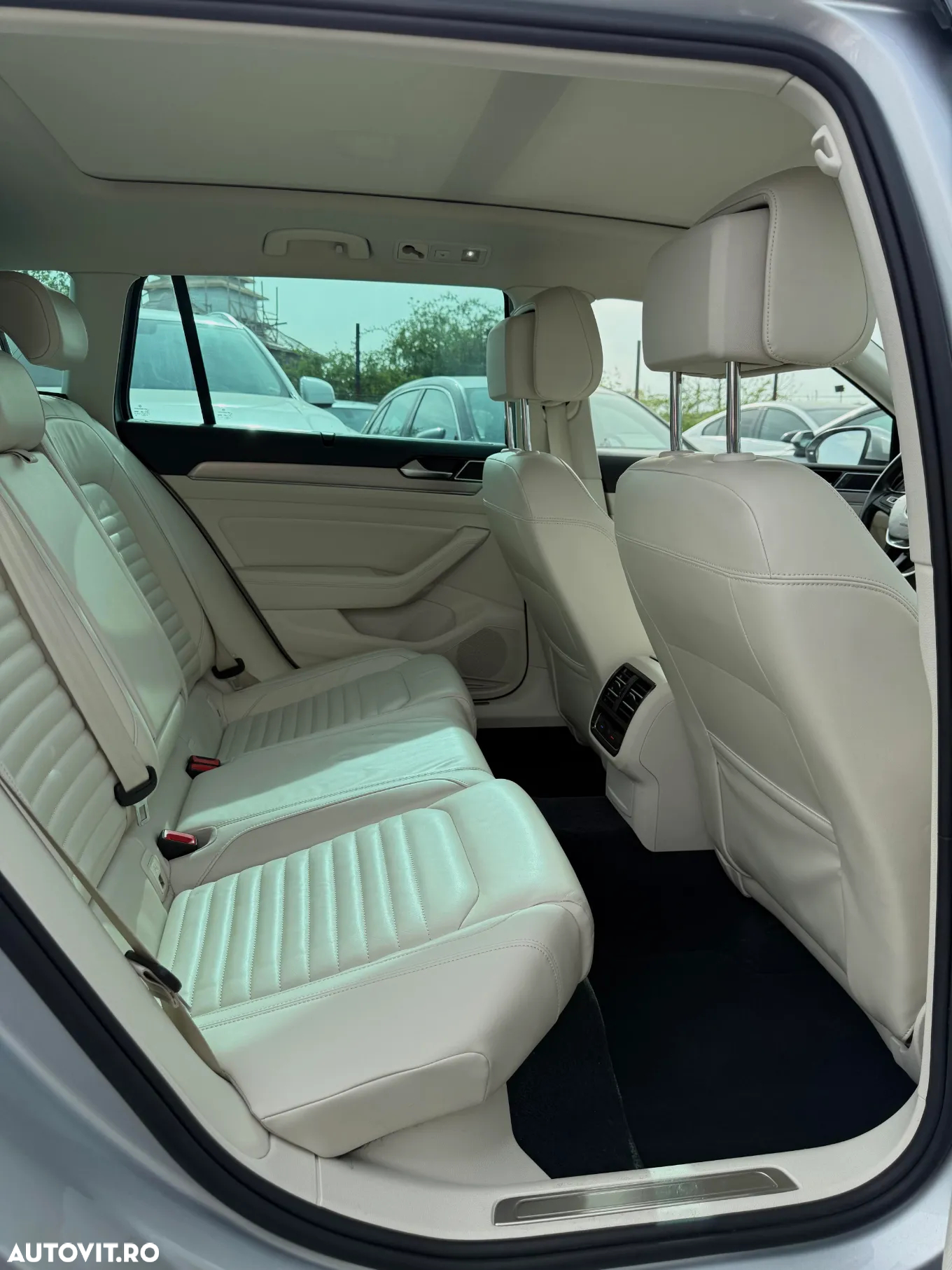 Volkswagen Passat Variant 2.0 TDI SCR 4Motion DSG Highline - 14