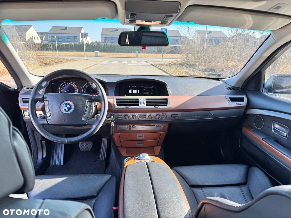 BMW Seria 7 735i - 12