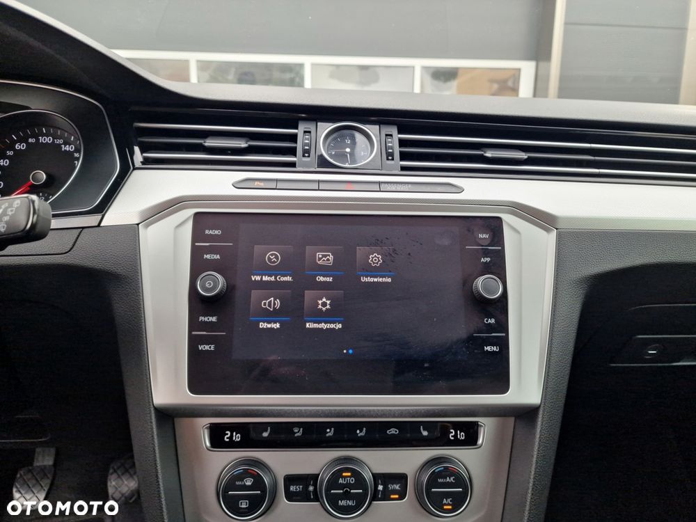 Volkswagen Passat 2.0 TDI BMT Comfortline - 29