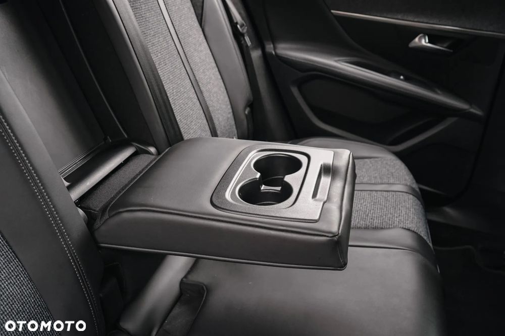 Peugeot 3008 PureTech 130 Stop & Start GPF EAT8 Allure - 36