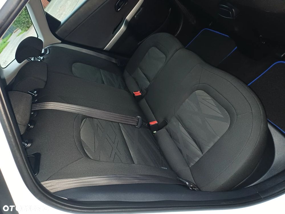 Kia Ceed - 8