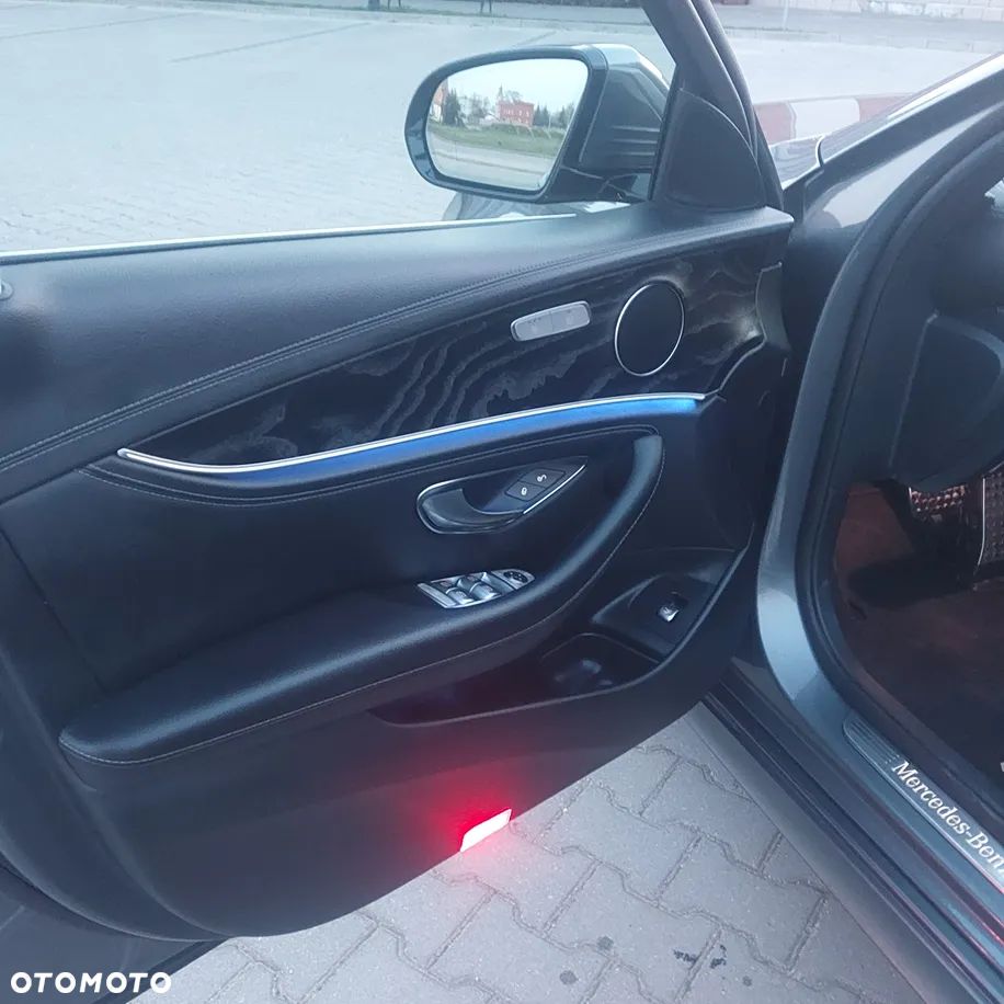 Mercedes-Benz Klasa E 220 d 4-Matic 9G-TRONIC - 13