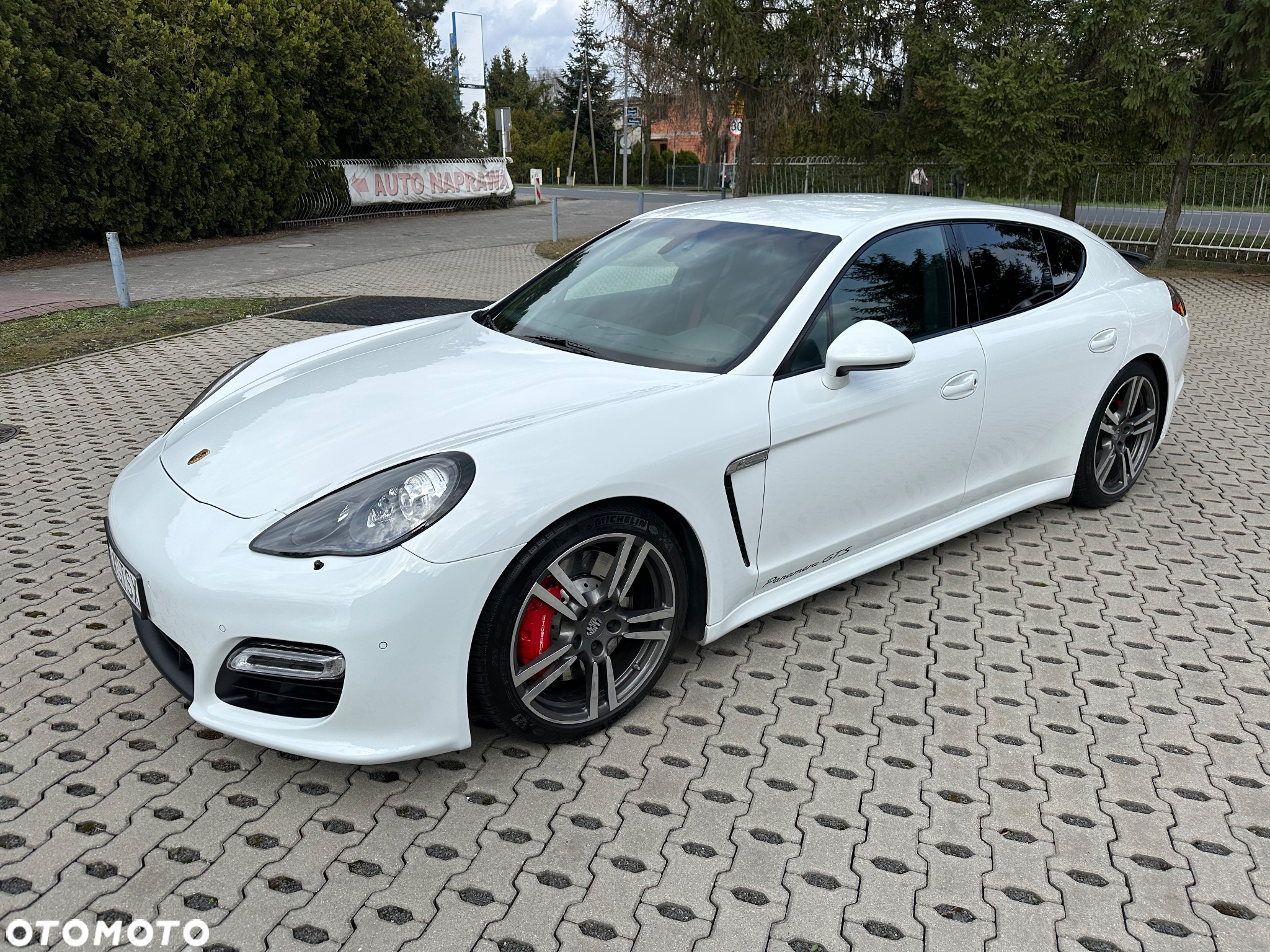 Porsche Panamera GTS - 12