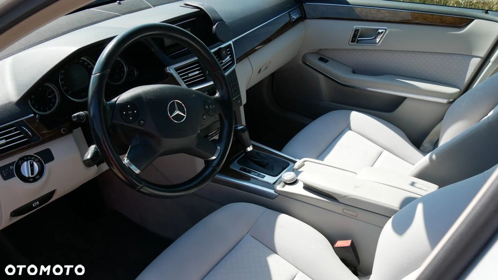 Mercedes-Benz Klasa E 250 CGI BlueEFFICIENCY Elegance - 2