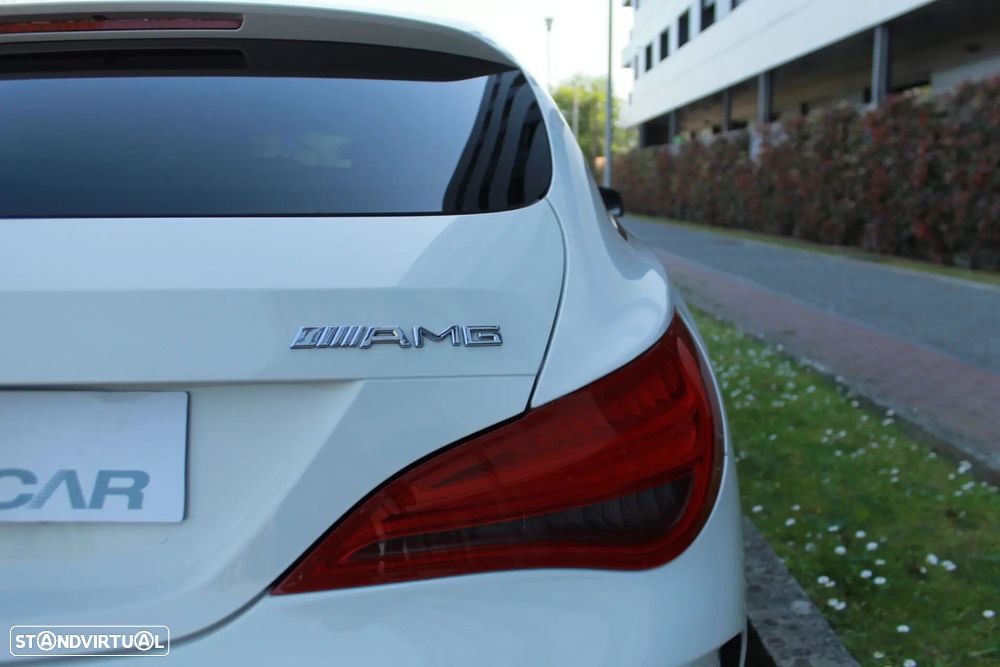 Mercedes-Benz CLA 200 d Shooting Brake AMG Line - 11