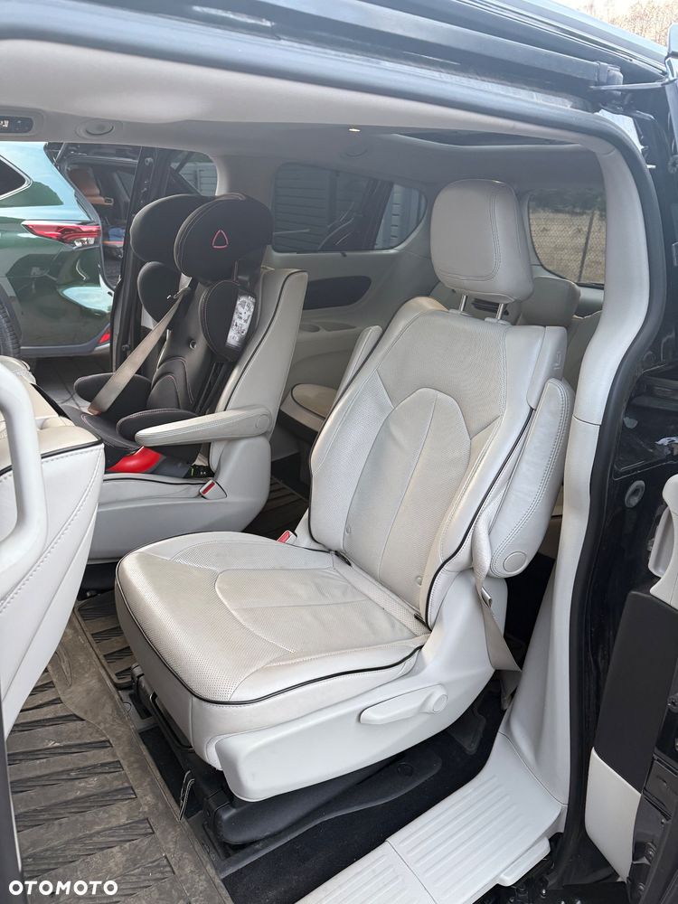 Chrysler Pacifica - 18