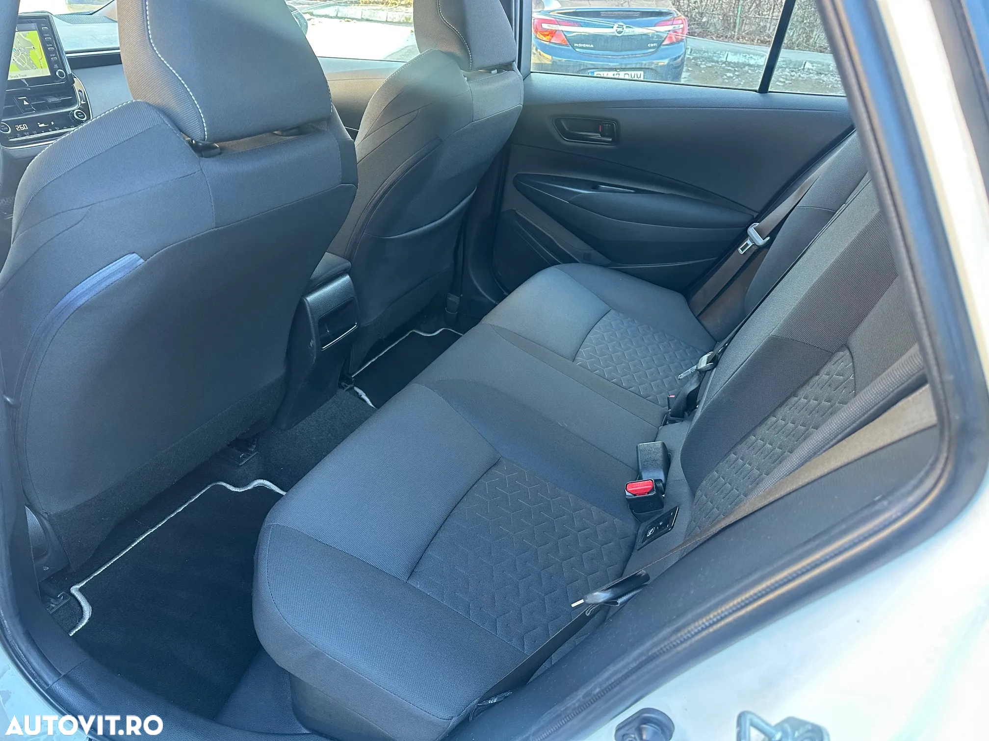 Toyota Corolla 1.8 Hybrid Business Edition - 34