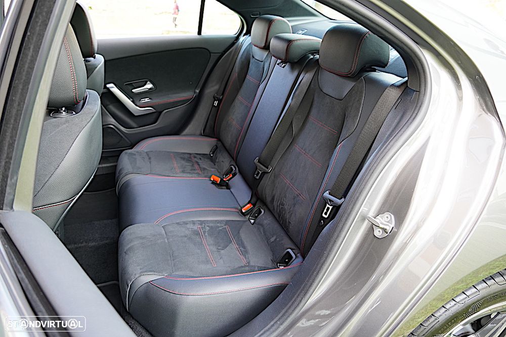 Mercedes-Benz A 250 Limousine e AMG Line - 20