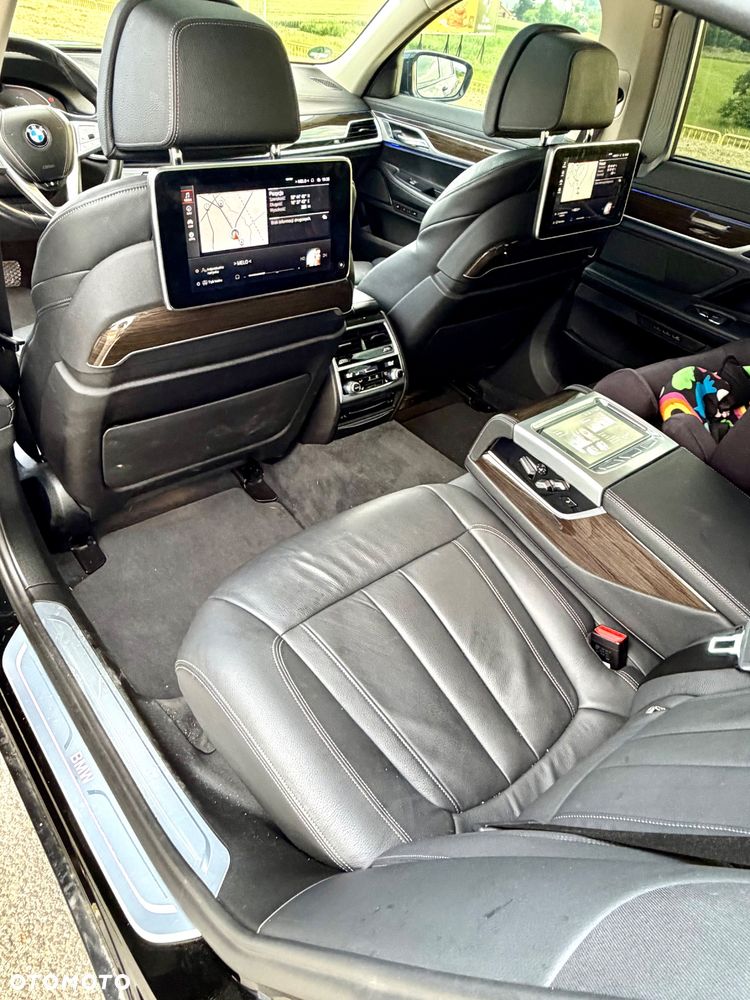 BMW Seria 7 730Ld xDrive mHEV - 12