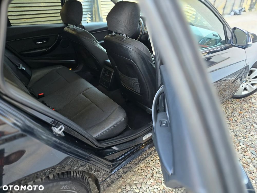 BMW Seria 3 320d DPF Edition Sport - 10