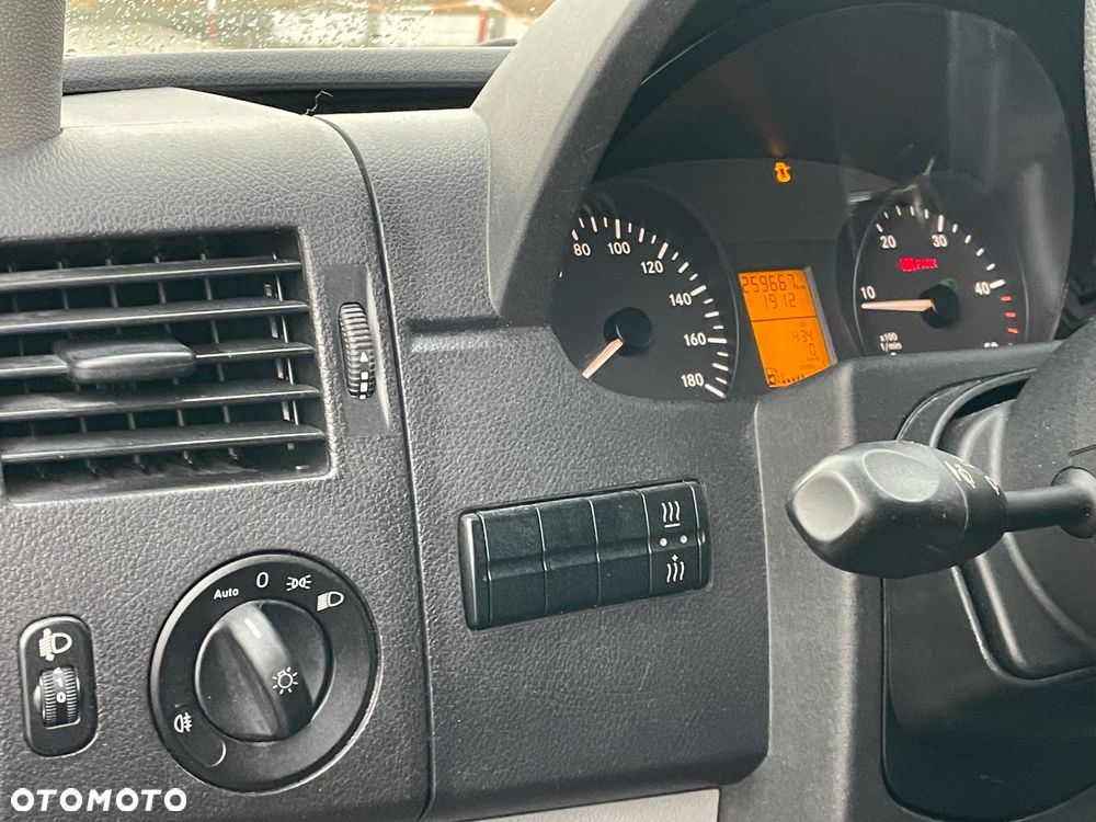 Mercedes-Benz Spriter - 11