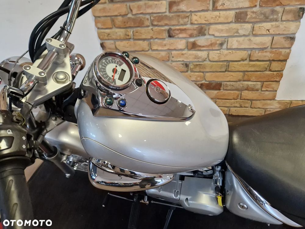 Suzuki Intruder - 14