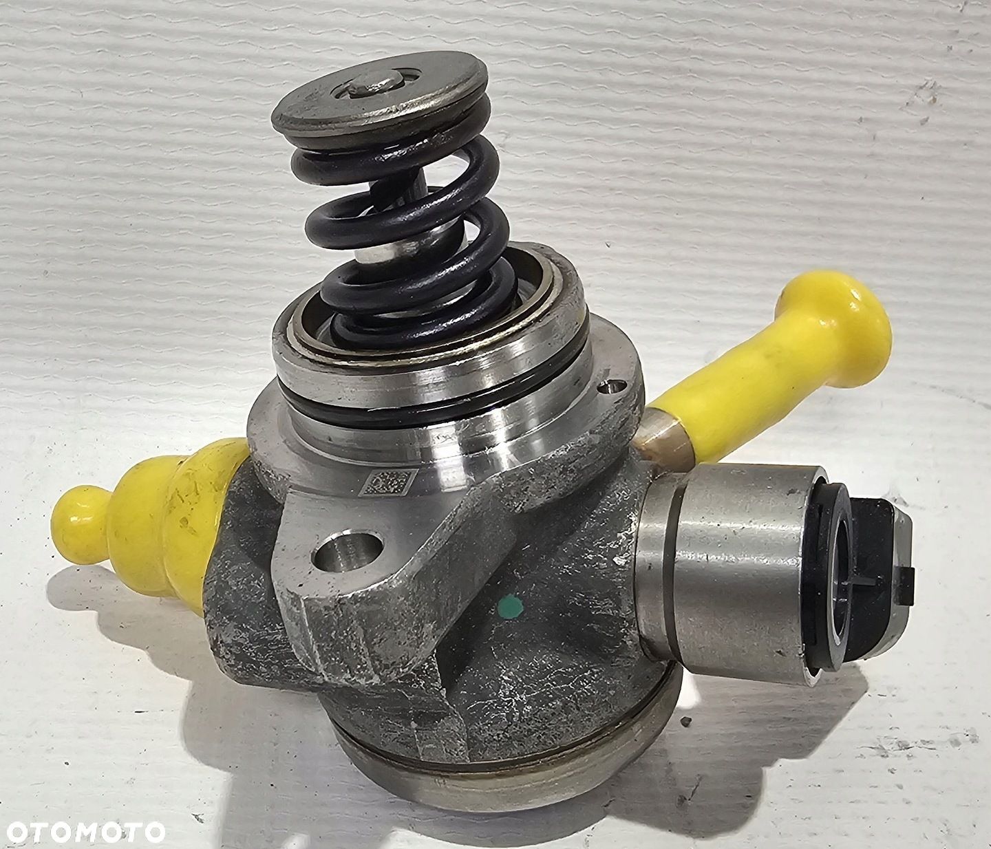 NOWA ORG POMPA PALIWA VOLKSWAGEN / SEAT / SKODA / AUDI - 04E127027N - 1
