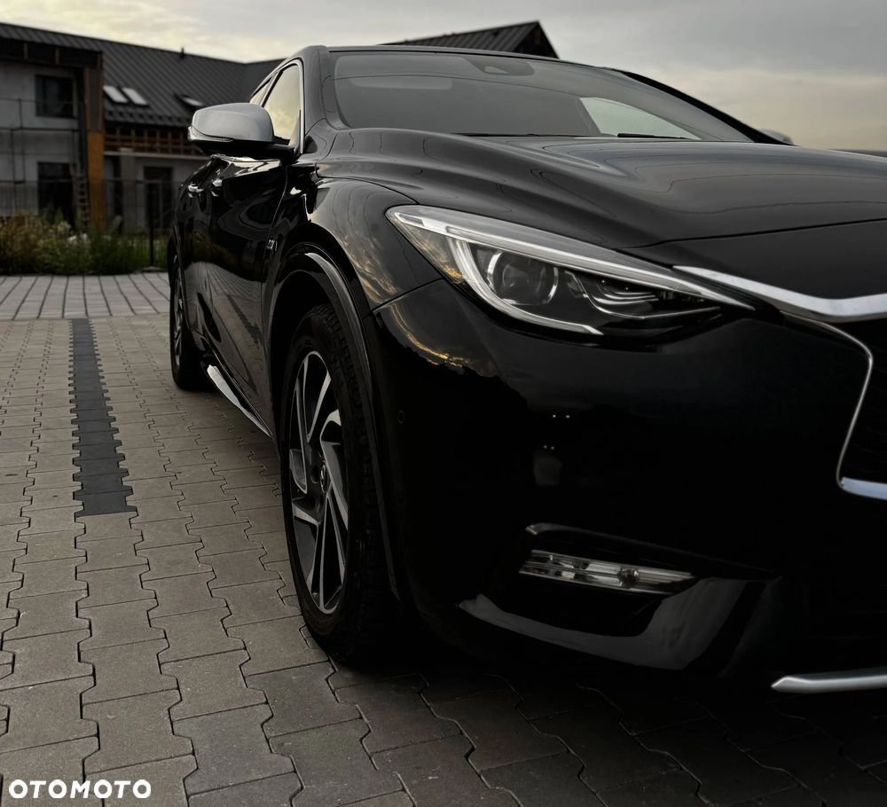 Infiniti Q30 2.2d City Black Edition AWD 7DCT - 4