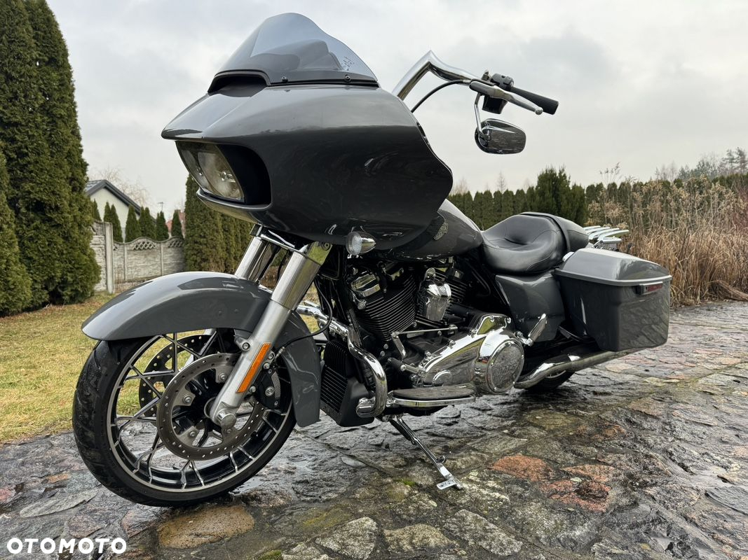 Harley-Davidson Touring Road Glide - 22