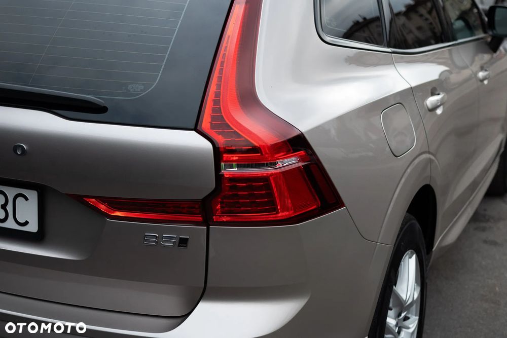 Volvo XC 60 B5 B AWD Plus Dark - 17