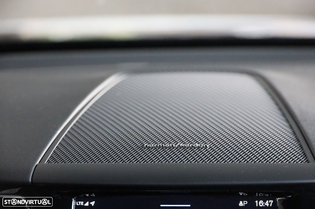 Volvo XC 60 2.0 T6 PHEV Black Edition AWD - 24