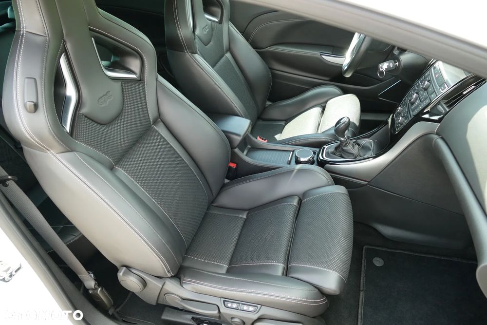 Opel Astra IV GTC OPC - 16