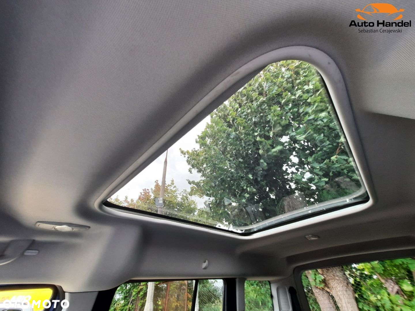 Ford Tourneo Connect Grand - 29