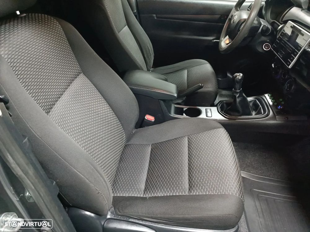 Toyota Hilux - 25