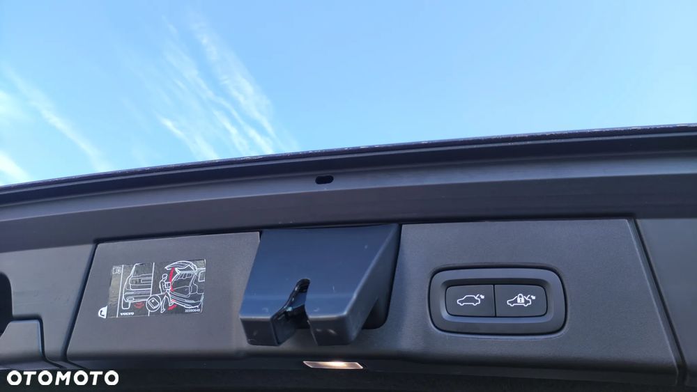 Volvo V90 T6 AWD Plug-In Hybrid Plus Dark - 24