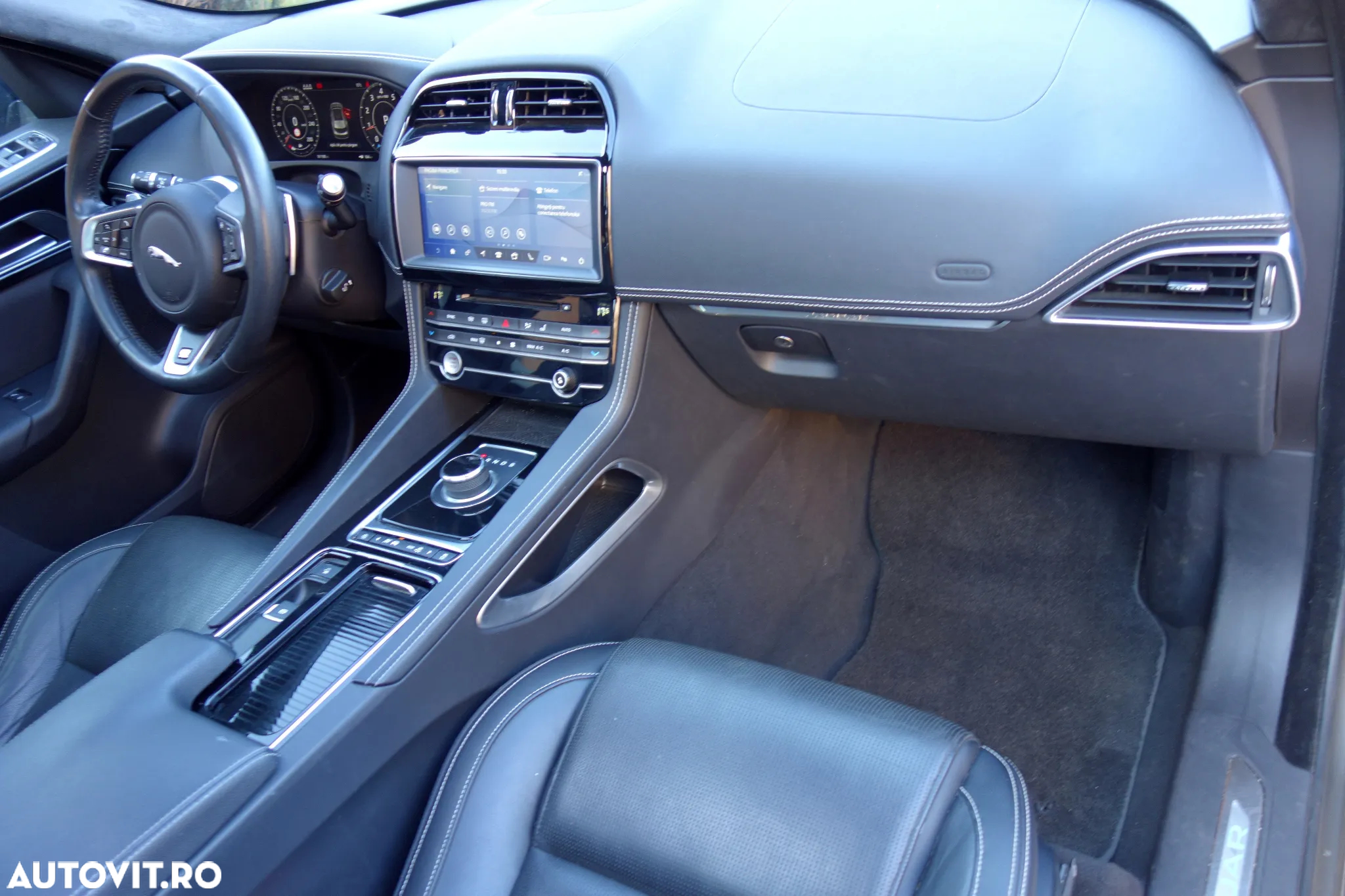 Jaguar F-Pace 25t AWD R-Sport - 20