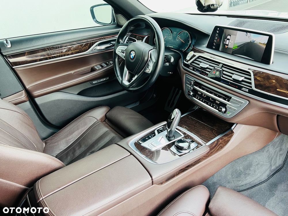 BMW Seria 7 740Li - 22