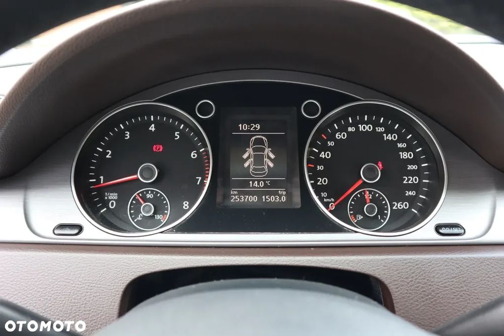Volkswagen Passat 2.0 TSI Highline - 16