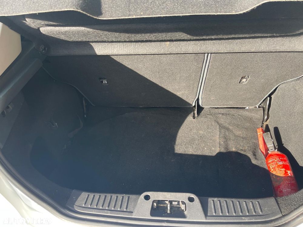 Ford Fiesta 1.4 TDCi Ambiente - 9