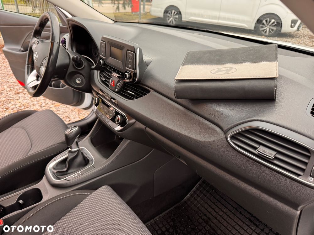 Hyundai i30 1.6 D Comfort - 24