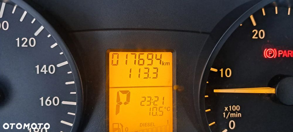 Mercedes-Benz 519 - 13